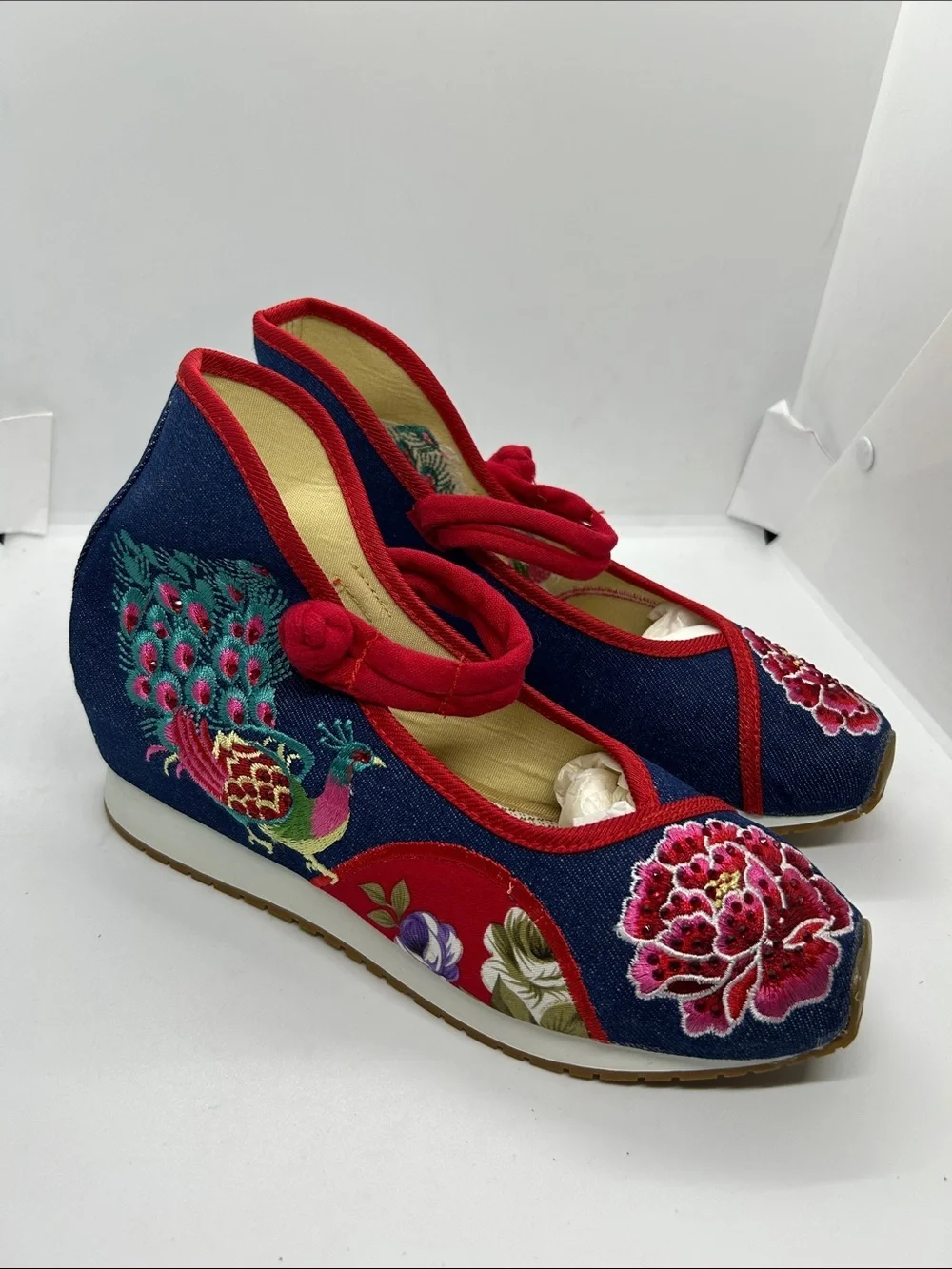Women's Retro Chinese Embroidered Shoes Floral China Vintage Cloth Shoes Casual